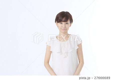 微笑む若い女性 微笑む若い女性 27666689