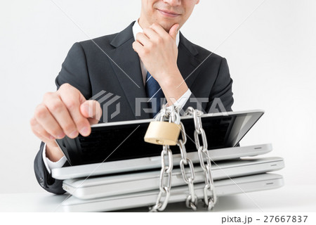 ビジネスマン、情報漏洩イメージ ビジネスマン、情報漏洩イメージ 27667837