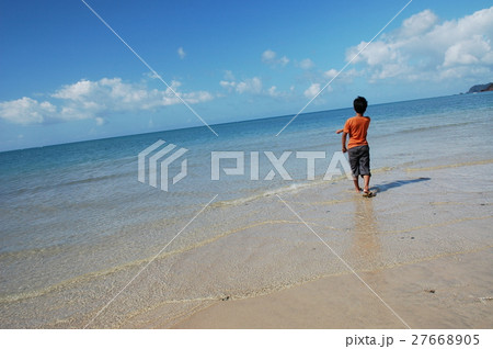 海を眺める少年 海を眺める少年 27668905