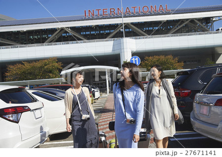 女友達　空港 27671141