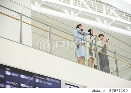 女性 空港 女性 空港 27671169