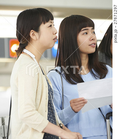 女性 空港 女性 空港 27671297