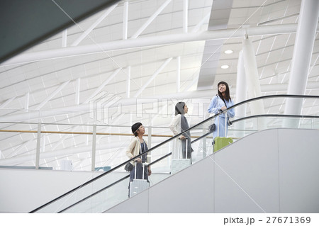 女友達 空港 女友達 空港 27671369