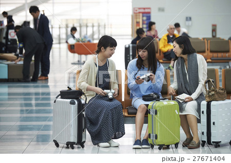 女性 空港 女性 空港 27671404