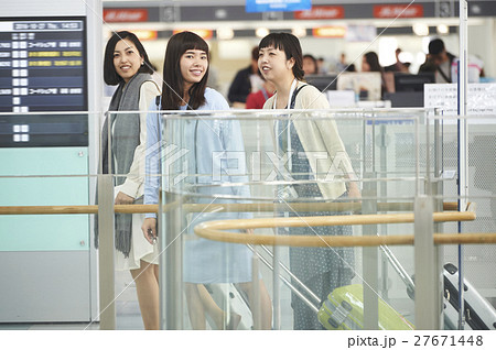 女友達 空港 女友達 空港 27671448