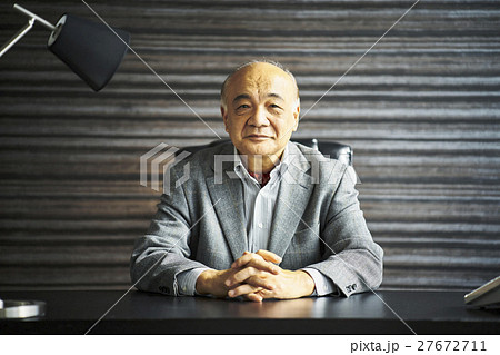 シニア　ビジネス 27672711