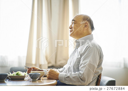 シニア 生活シーン シニア 生活シーン 27672884