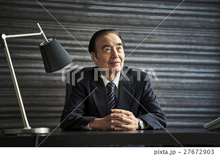 シニア　ビジネス 27672903