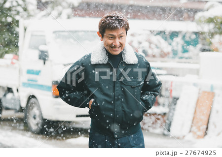 middle-aged and older person 27674925