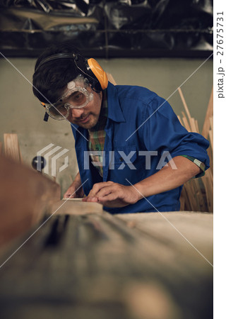 Cutting wood 27675731