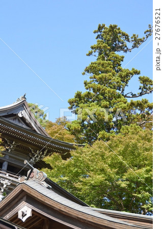 青空･樹木･寺の屋根（高尾山･薬王院 有喜寺／東京都八王子市高尾町） 27676521