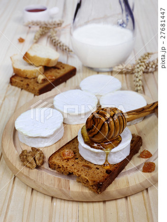 Milk, soft cheese and honey 27681447