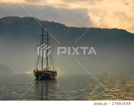 Boat crusing in sea of Marmaris 27681638