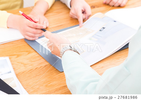 マイホーム　打ち合わせ　工務店　建設会社　戸建て　イメージ図資料　 27681986