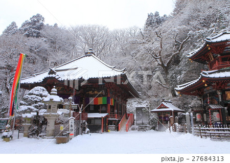 冬の水澤寺 本堂と六角堂 冬の水澤寺 本堂と六角堂 27684313