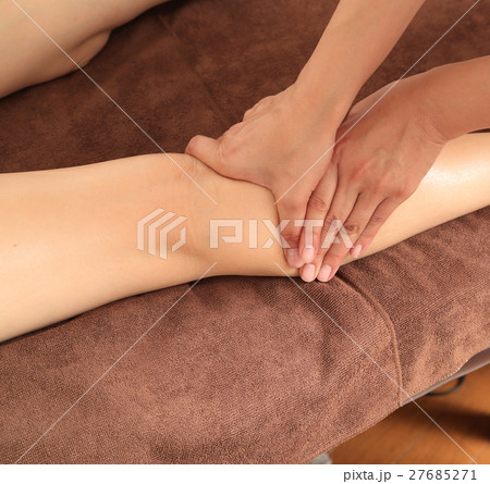 痩身コースをうける女性 27685271