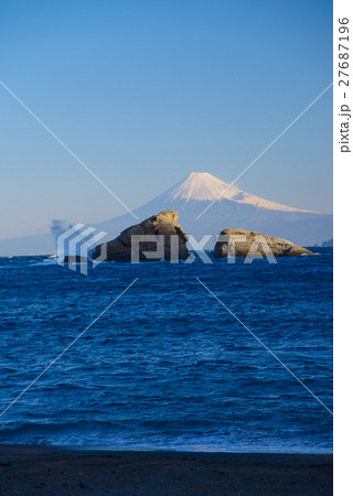 西伊豆雲見、牛着岩と海越しに富士山 27687196