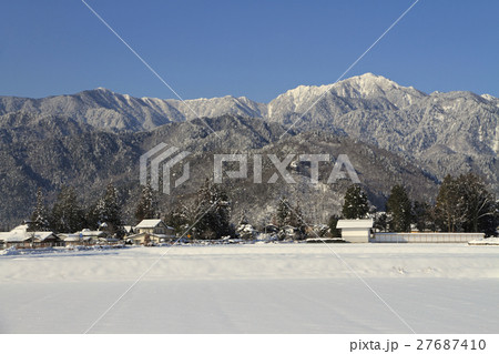 北アルプス山麓の冬 27687410