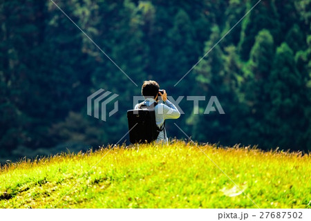 山を撮影するフォトグラファー 山を撮影するフォトグラファー 27687502