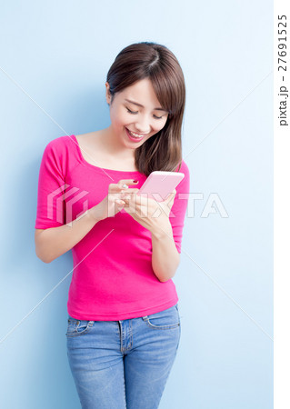beauty woman use cellphone 27691525
