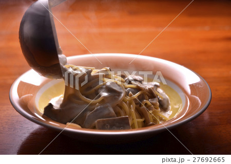 キノコスープスパゲッティー 27692665