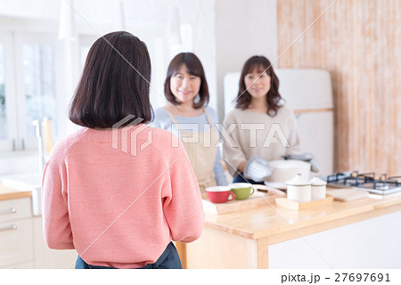 主婦 キッチン 三世代 主婦 キッチン 三世代 27697691