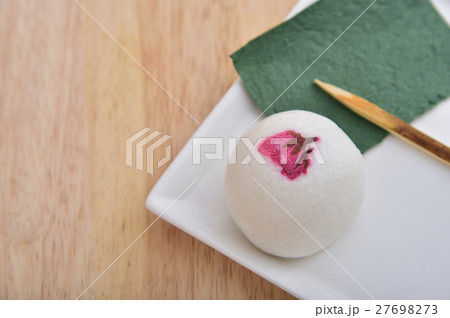 ナチュラルウッドと桜饅頭 ナチュラルウッドと桜饅頭 27698273