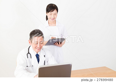 医師と看護師 27699480