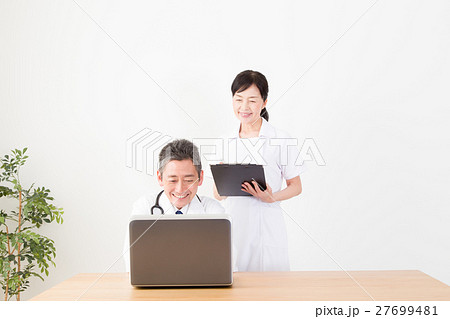 医師と看護師 医師と看護師 27699481