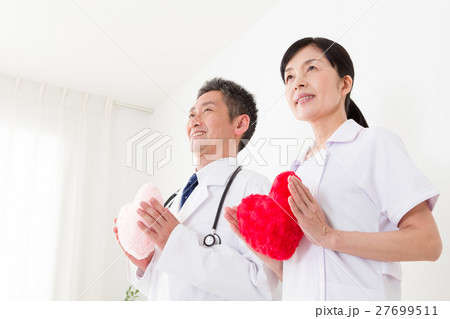 医師と看護師 27699511