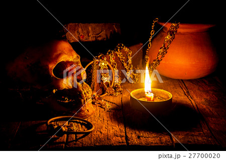 Skull and candle with candlestick on wooden Skull and candle with candlestick on wooden 27700020