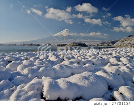 河口湖薄雪の朝 27701154