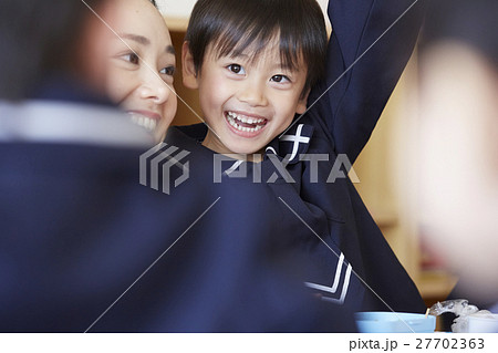 ランチタイムの園児達 27702363