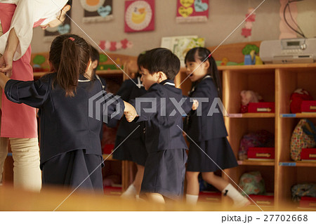 教室遊び 園児たち 教室遊び 園児たち 27702668