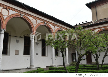 サンタ・マリア・デッレ・グラツィエ教会 中庭 サンタ・マリア・デッレ・グラツィエ教会 中庭 27703598