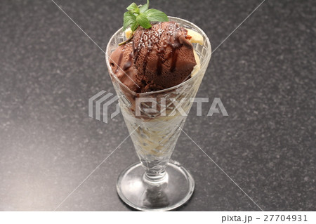 チョコバナナパフェ 27704931