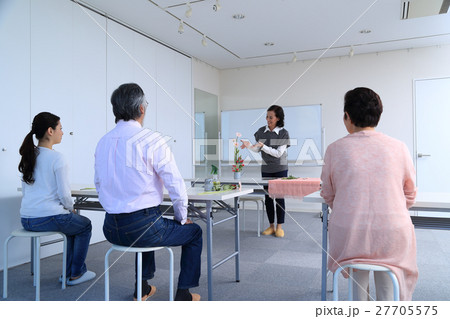 フラワーアレンジメント教室 27705575