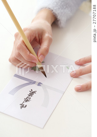 香典袋に名前を書く 香典袋に名前を書く 27707188