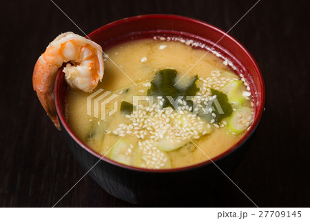 japanese ramen noodle 27709145