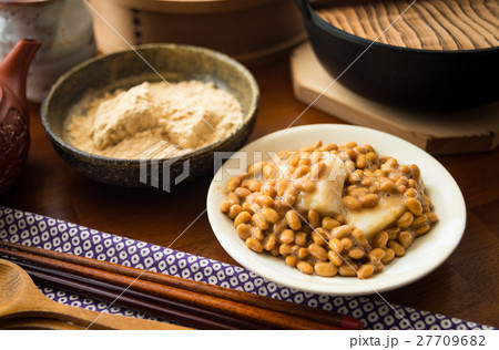 納豆餅 きな粉餅 和食 伝統食 おもち 納豆餅 きな粉餅 和食 伝統食 おもち 27709682