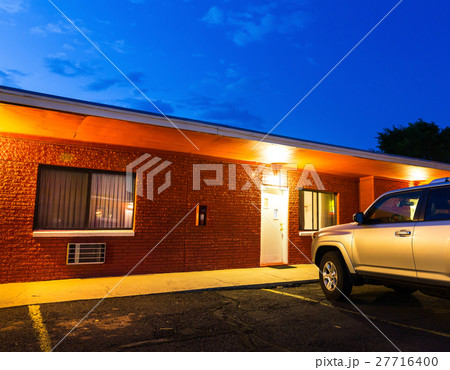 USA roadside motel in the night. 27716400