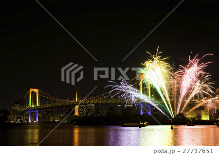 レインボー花火大会　レインボーブリッジ　東京タワー　お台場　大晦日　31日ver. 27717651