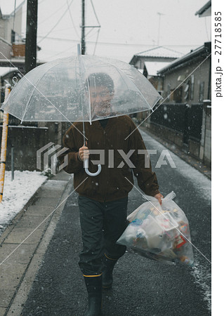 middle-aged and older person 27718585