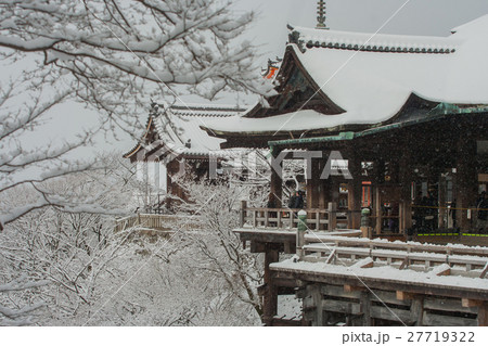 Kiyomizu-dera temple. Kiyomizu-dera temple. 27719322