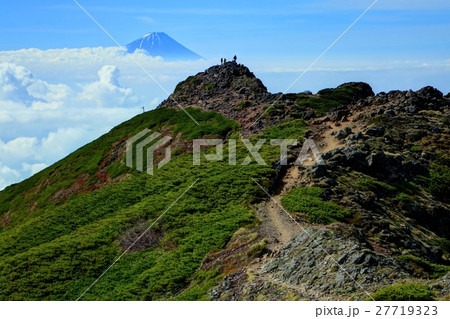 八ヶ岳連峰・横岳稜線から見る富士山 八ヶ岳連峰・横岳稜線から見る富士山 27719323