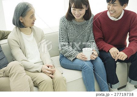 家族の団欒 27719738