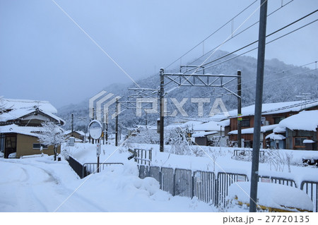 雪景色の線路 27720135