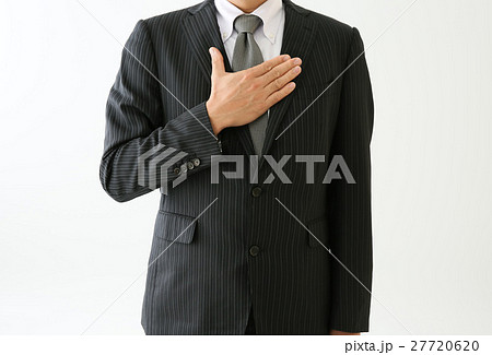 お任せくださいというビジネスマン 27720620