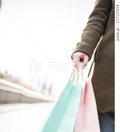 買い物帰り 買い物帰り 27722938