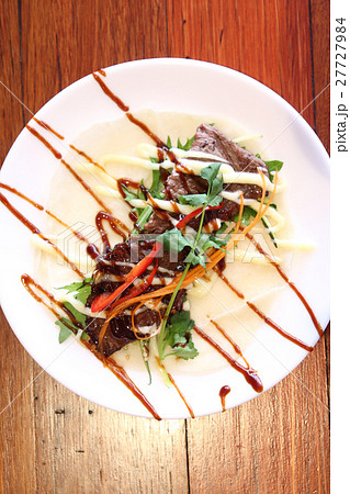 Fresh spring roll with beef. Fresh spring roll with beef. 27727984